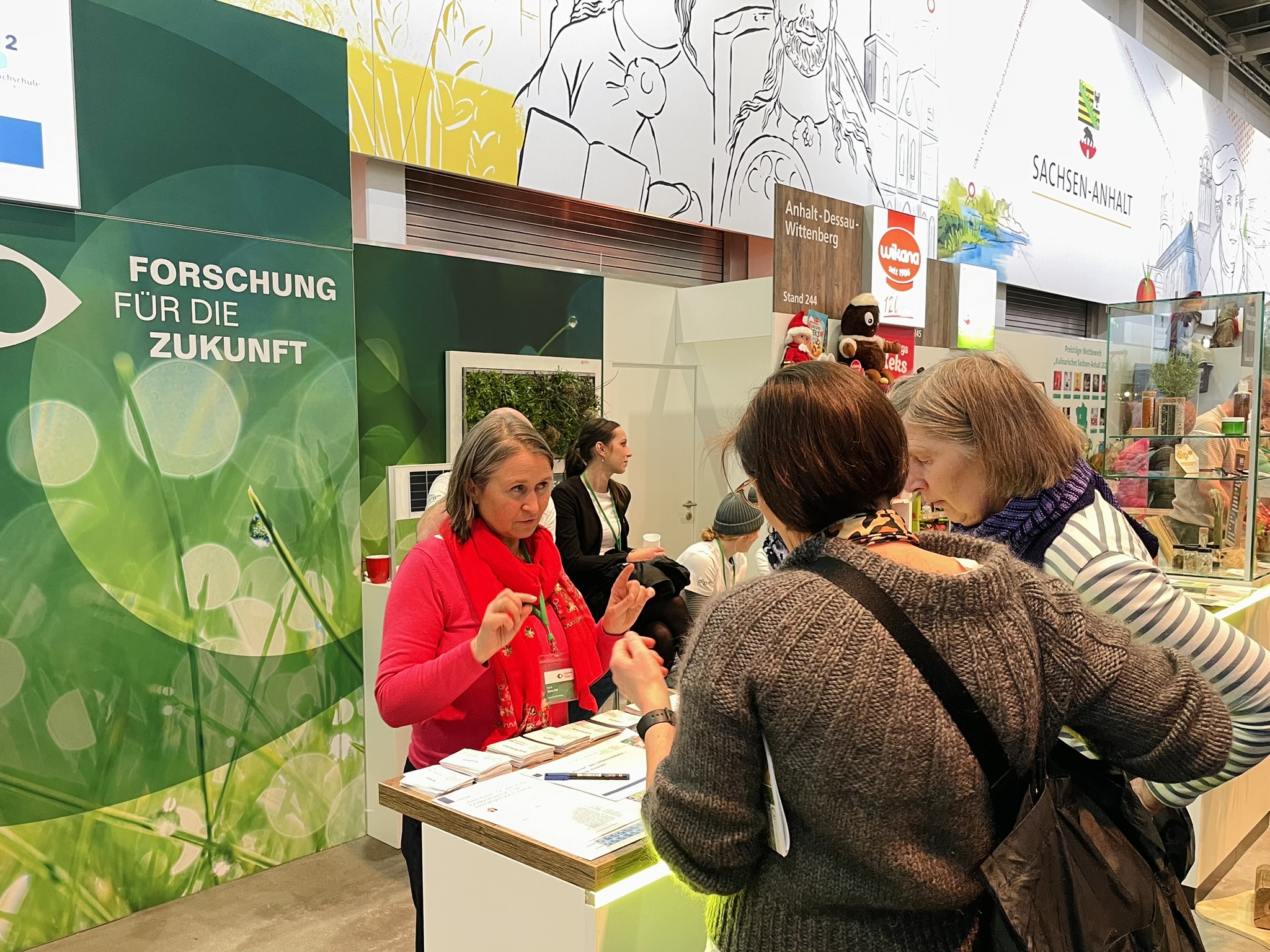 Gespräch mit Besucherinnen