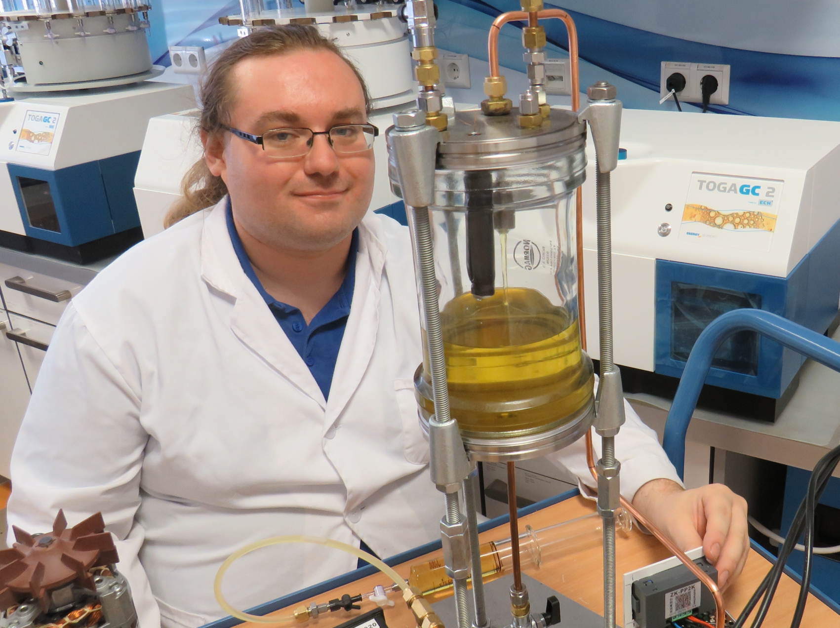 Marcus Willbrandt arbeitet im Labor