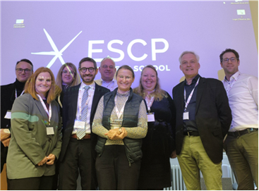 Auswahl von Teilnehmerinnen und Teilnehmern am Track CRM und Sales