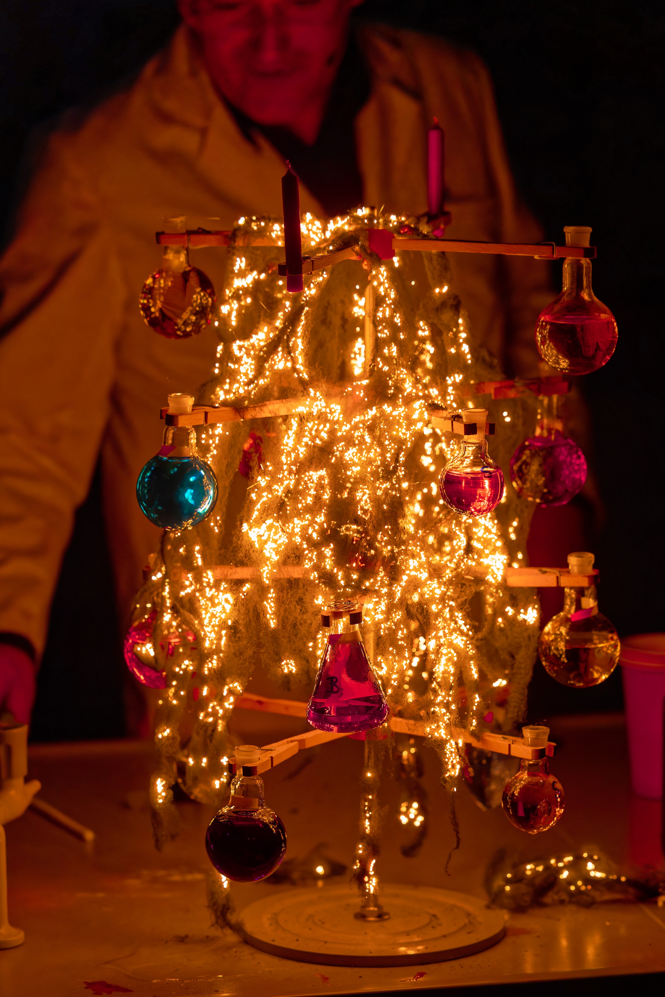 Reagenzglas-Baum brennend