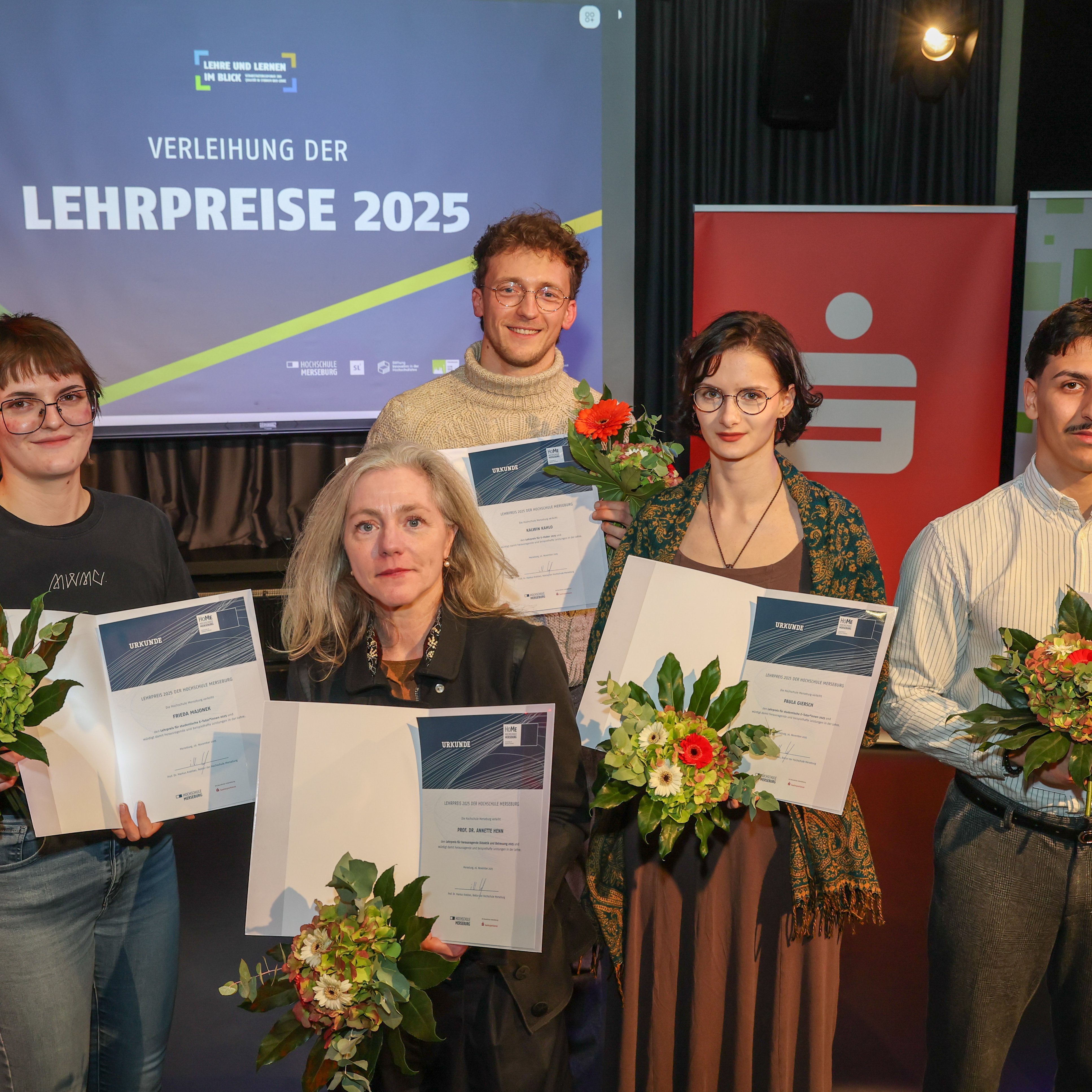 Gruppe von Personen, die mit den Lehrpreisen ausgezeichnet wurde