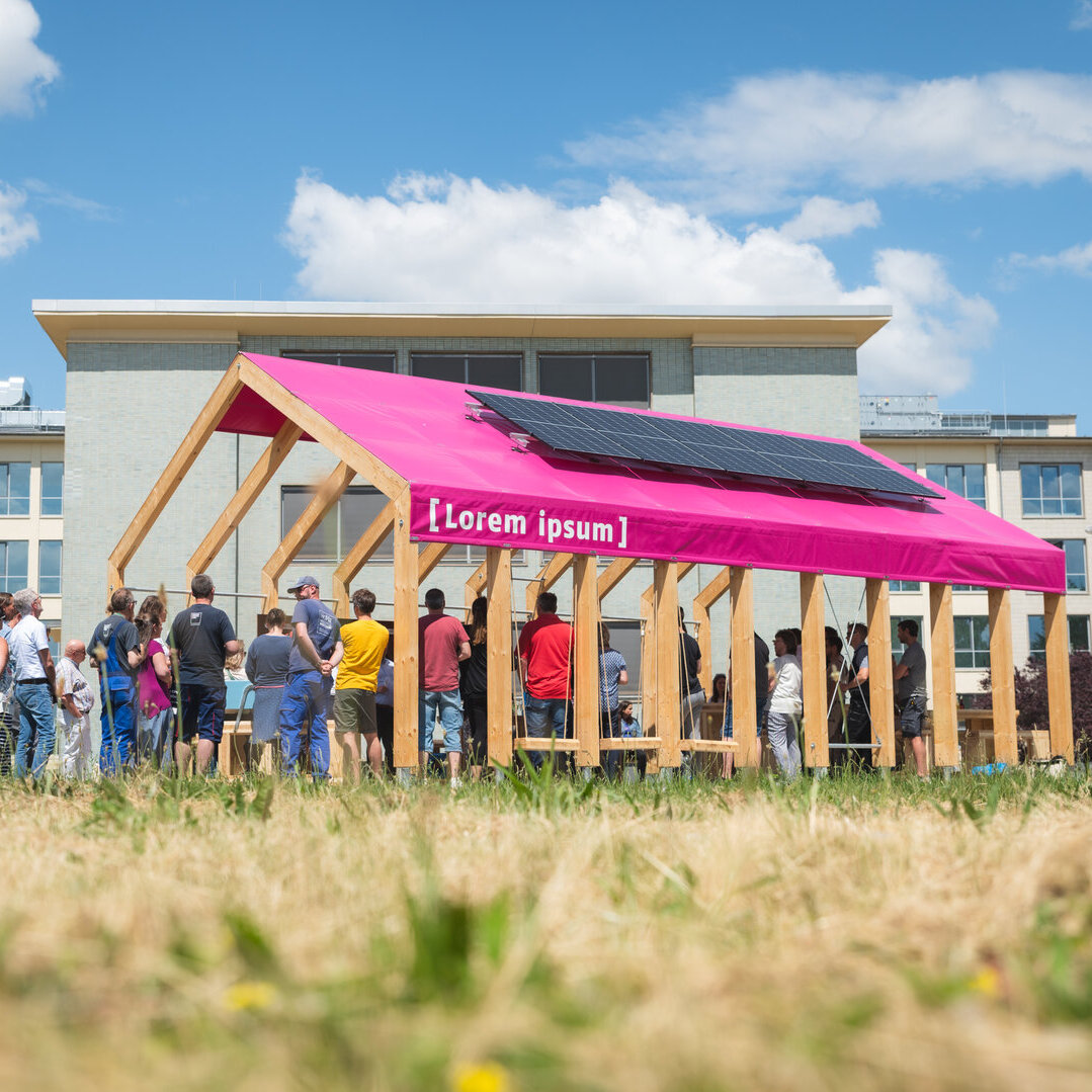 Grüner Seminarraum mit Photovoltaik Anlagen auf dem Campus der Hochschule Merseburg. Grüner Seminarraum mit Photovoltaik Anlagen auf dem Campus der Hochschule Merseburg.