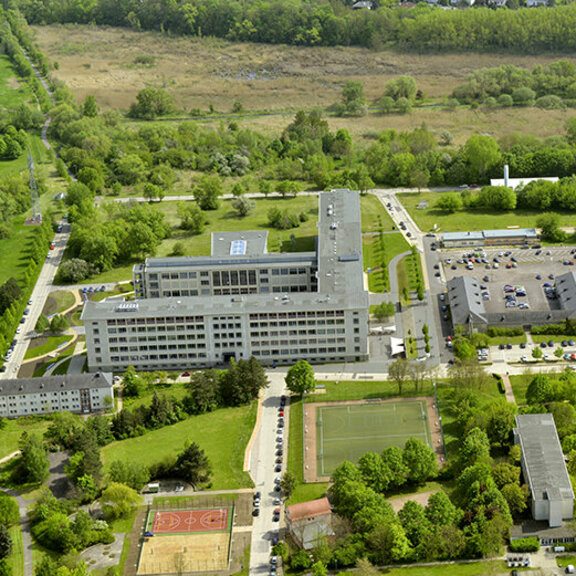 Luftbild Campus mit Hauptgebäude