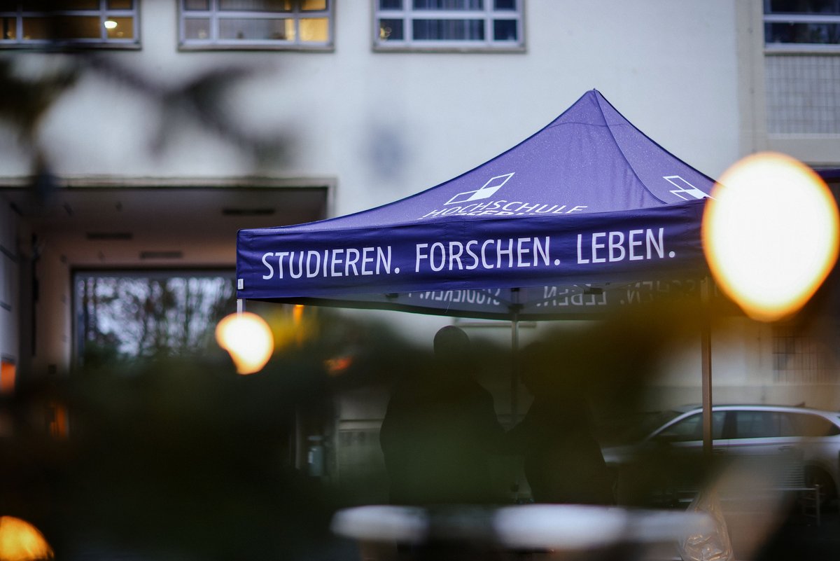 Campusweihnacht 17 Baum und Paviilion