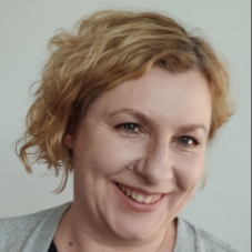 Zu sehen ist Dr. Katarzyna Plebanczyk, Dozentin an der Jagiellonen Universität Krakau