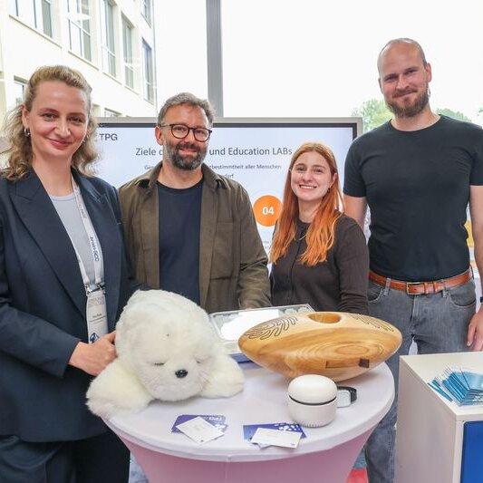Das Team von TPG steht an ihrem Stand für die Merseburger Digitaltage.