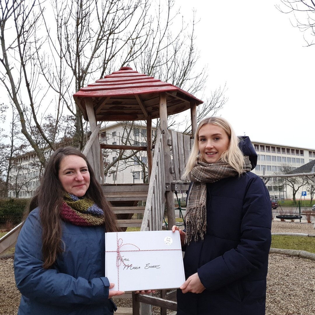 Maria Engert für ihr ehrenamtliches Engagement bei den Campus Kids geehrt