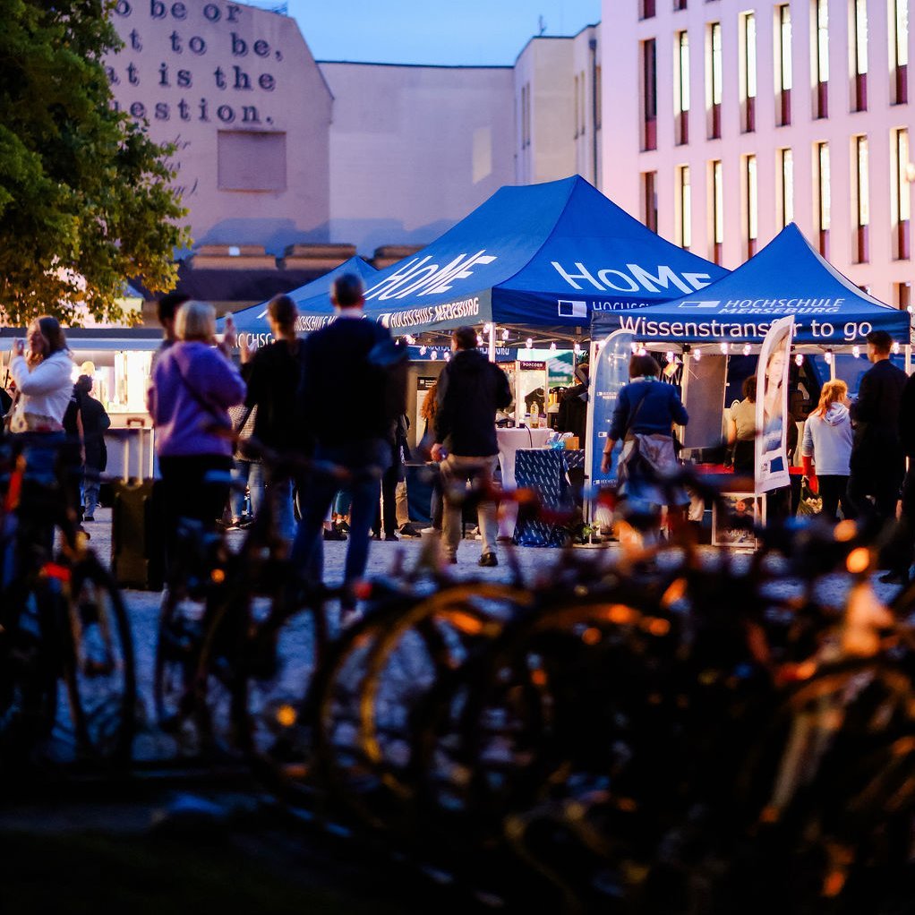 Ein Blick auf den Stand der HoMe, zur Langen Nacht der Wissenschaften in Halle (Saale).