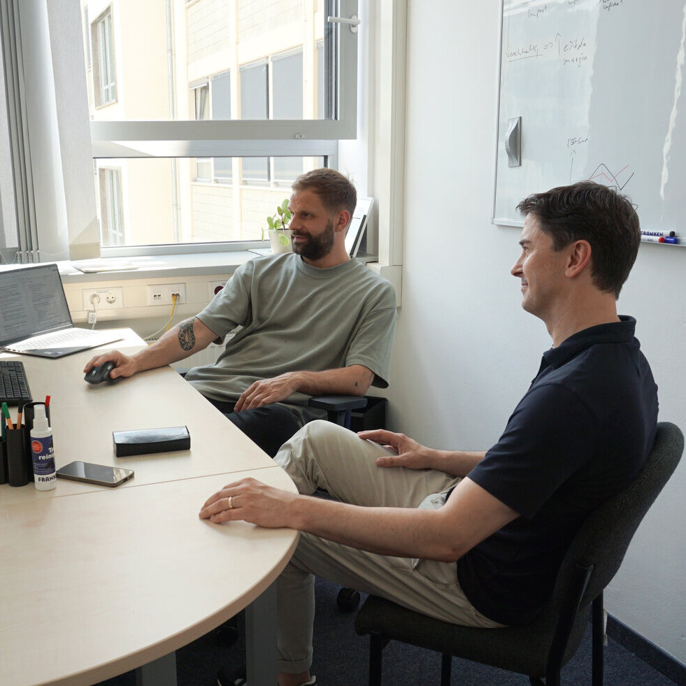 Das Foto zeigt das KAT-Forschungsteam Prof. Gebhardt und Julius Winterhalter