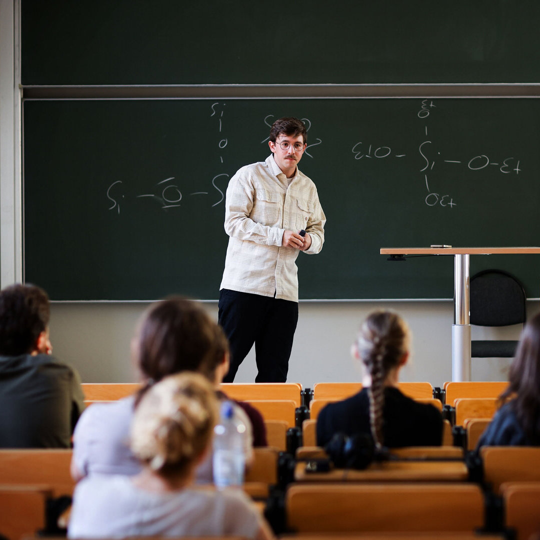 Langen Nacht der Wissenschaften 2026 in Halle männliche Person