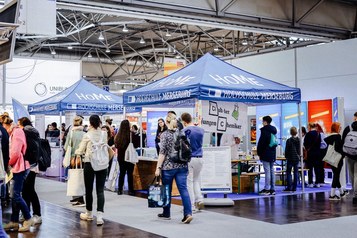 Hochschulstand auf einer Messe