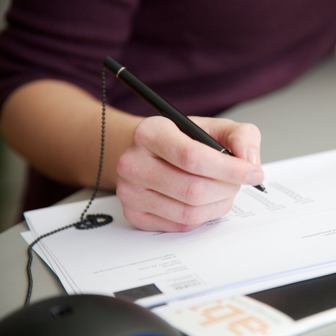Hand mit Stift