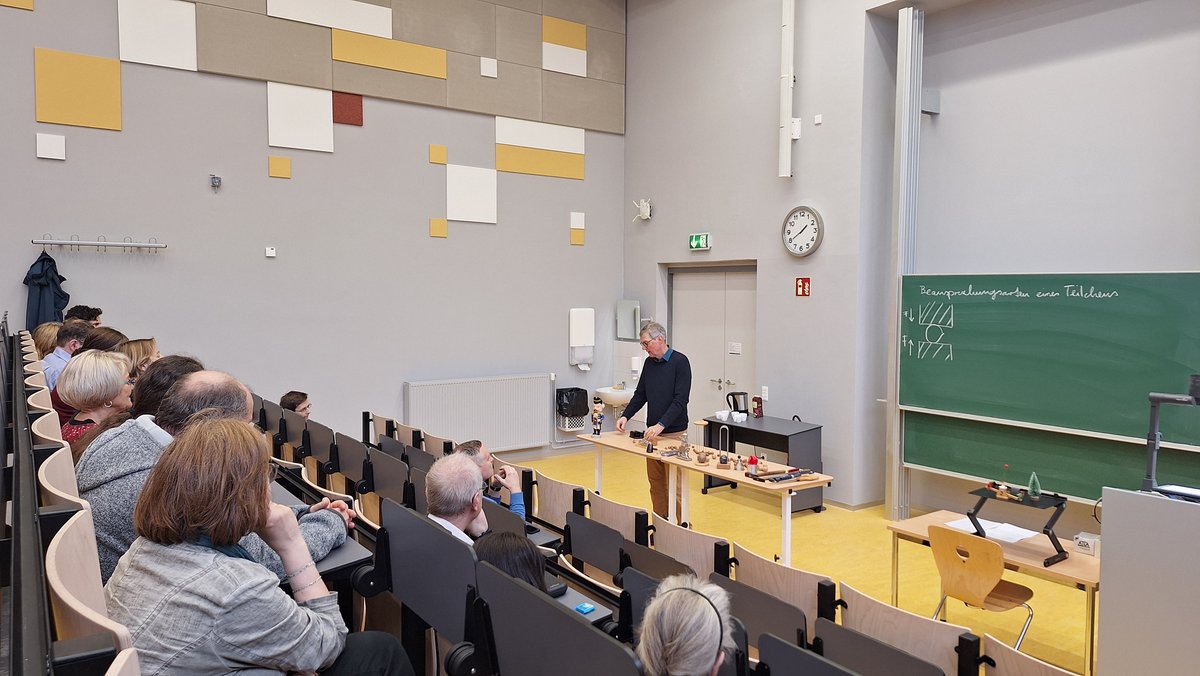 Campusweihnacht Bild 2 Personen im Hörsaal