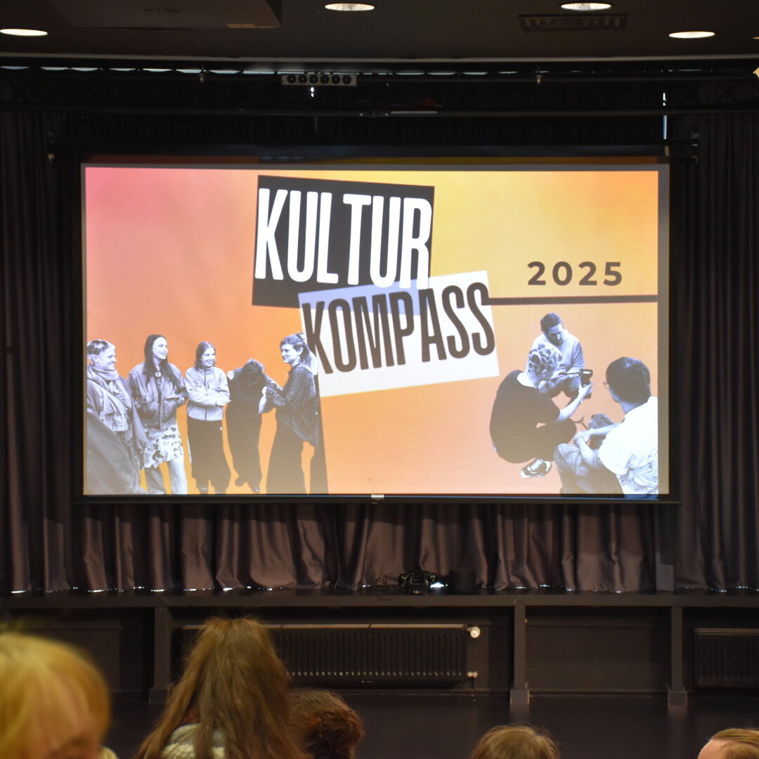 Leinwand mit Schriftzug Kulturkompass