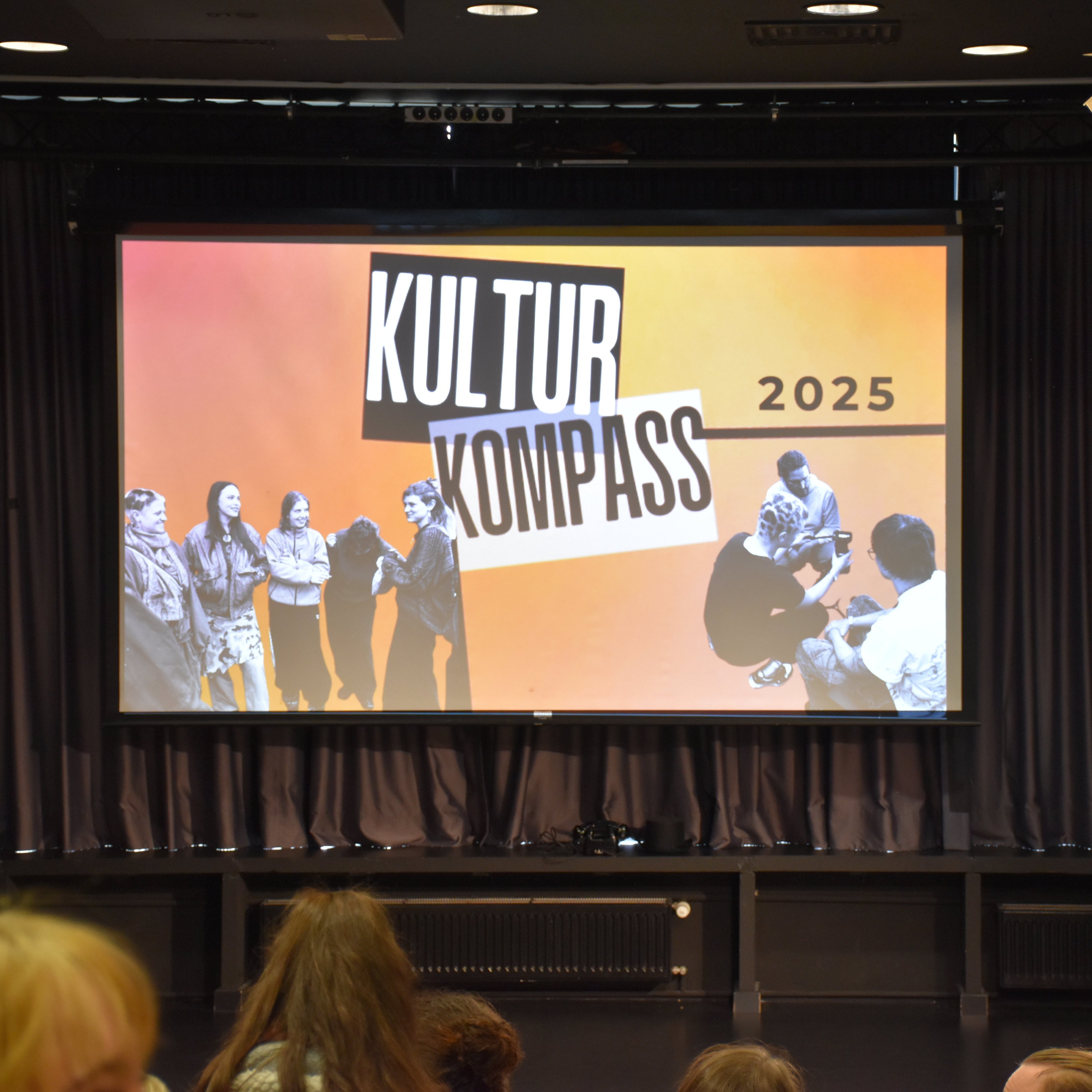 Leinwand mit Schriftzug Kulturkompass