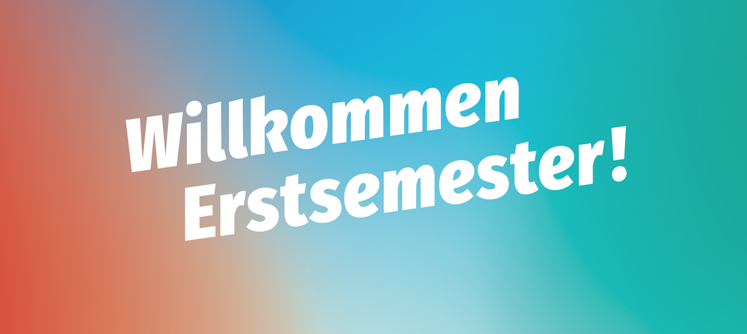 Text "Willkommen Erstsemester!" auf rot-blau-grünem Farbverlauf un