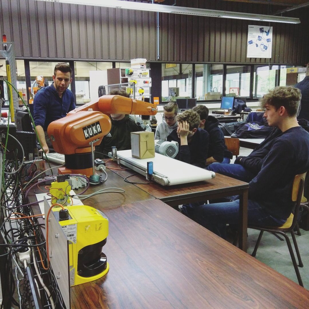 Ansicht eines Techniklabors der Katholischen Universität Limburg
