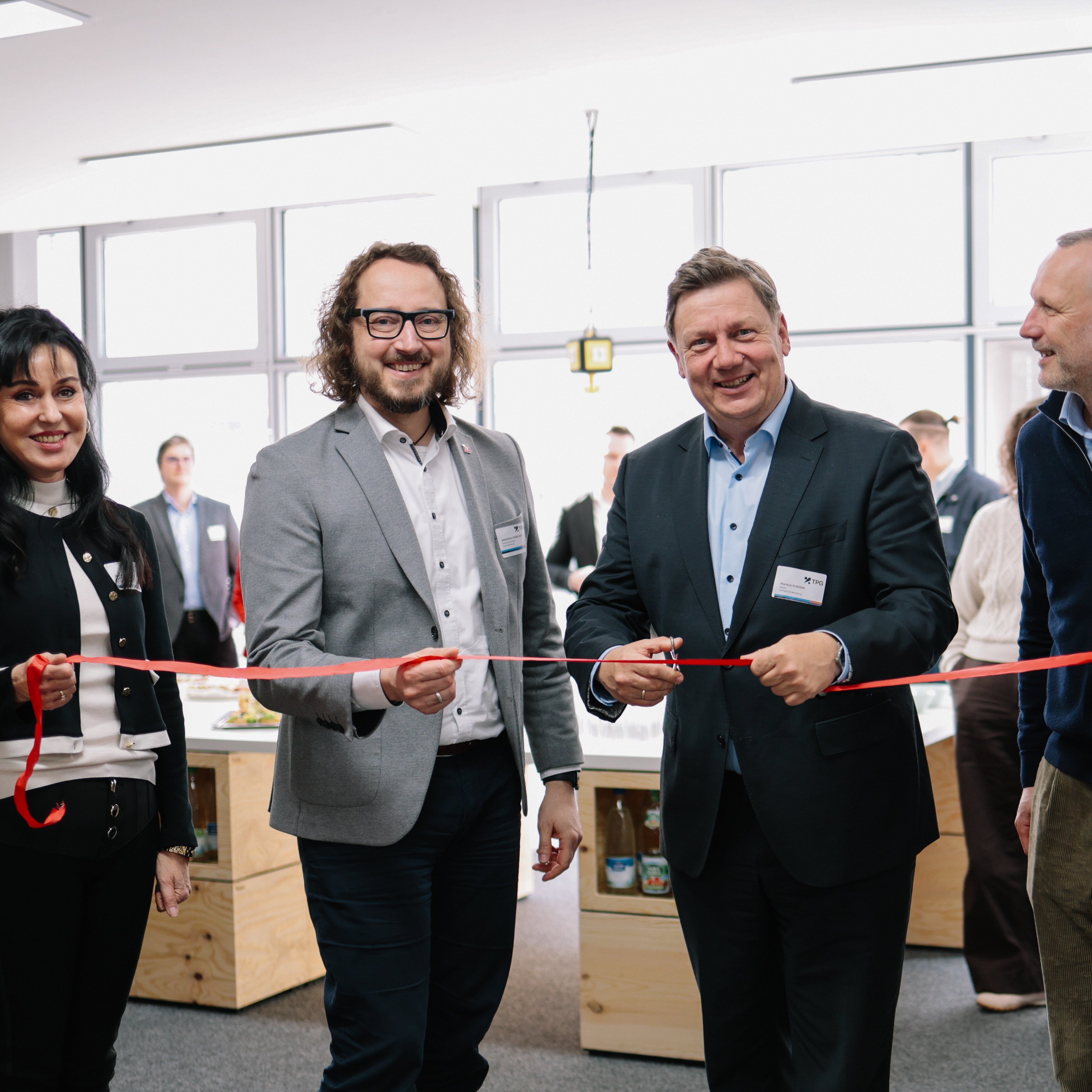 4 Personen eröffnen feierlich das Maker- und Education Lab in Merseburg