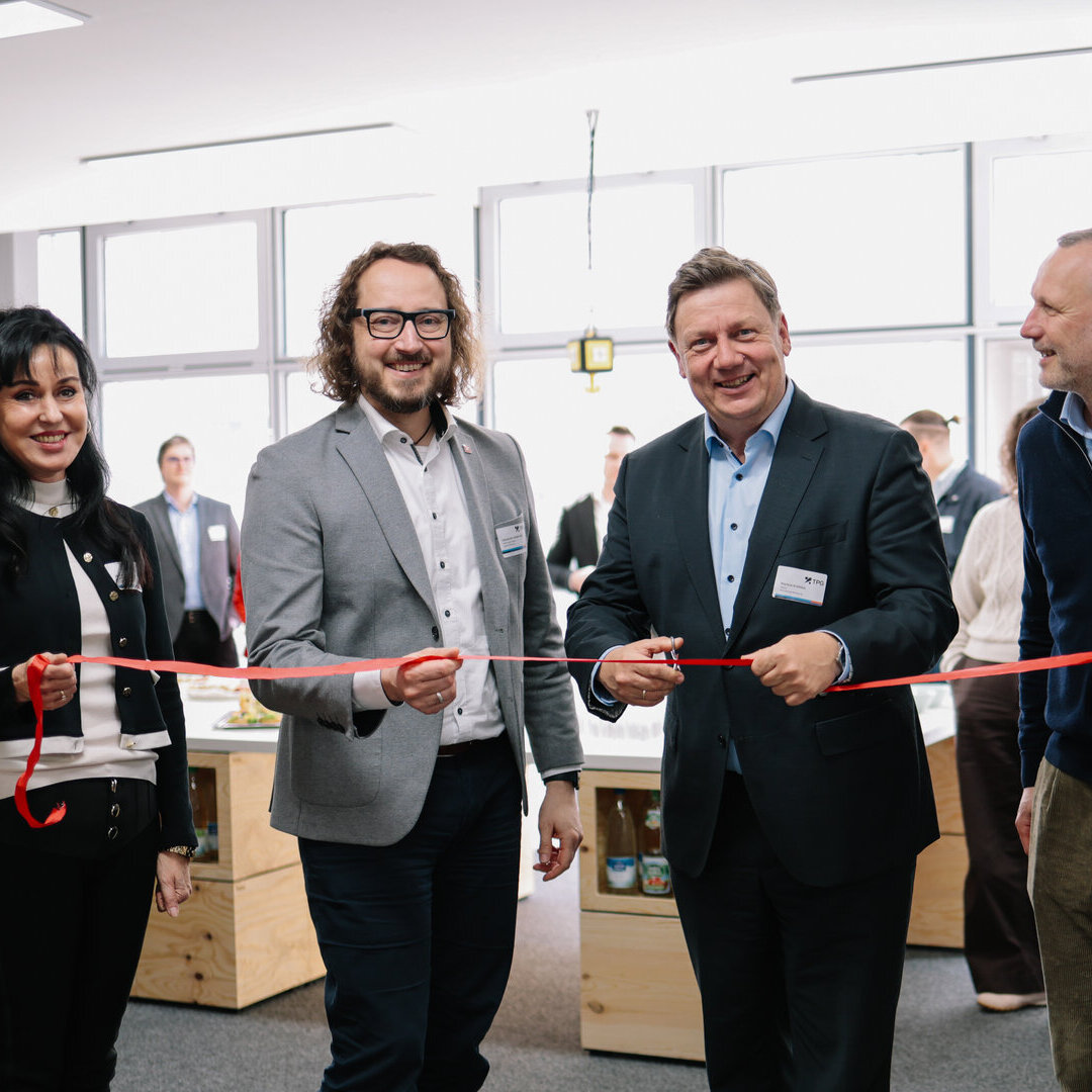 4 Personen eröffnen feierlich das Maker- und Education Lab in Merseburg