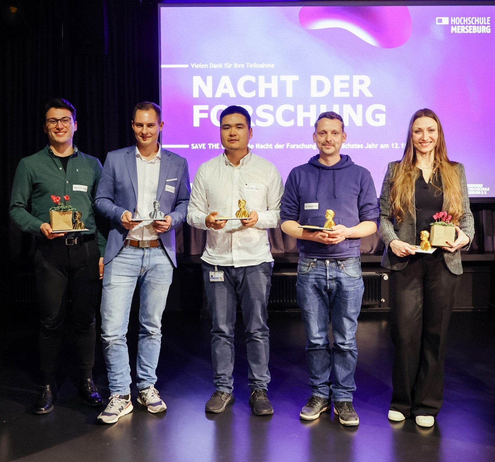 5 Preisträger*innen nebeneinander aufgereiht