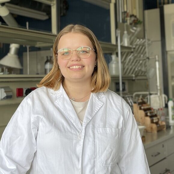 Studierende im Labor