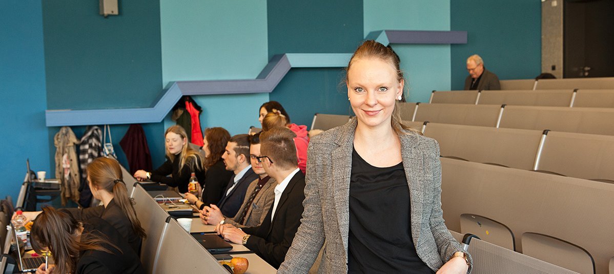Person in einem Hörsaal