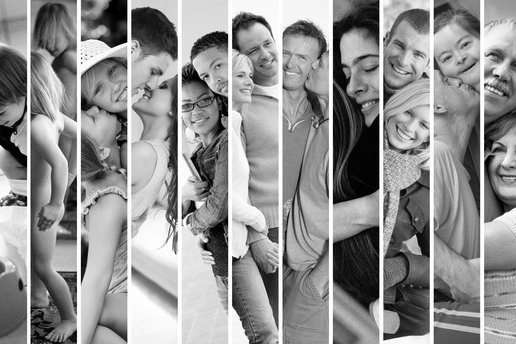 verschiedene Personen in schwaz und weiß durch weße vertikale Striche getrennt