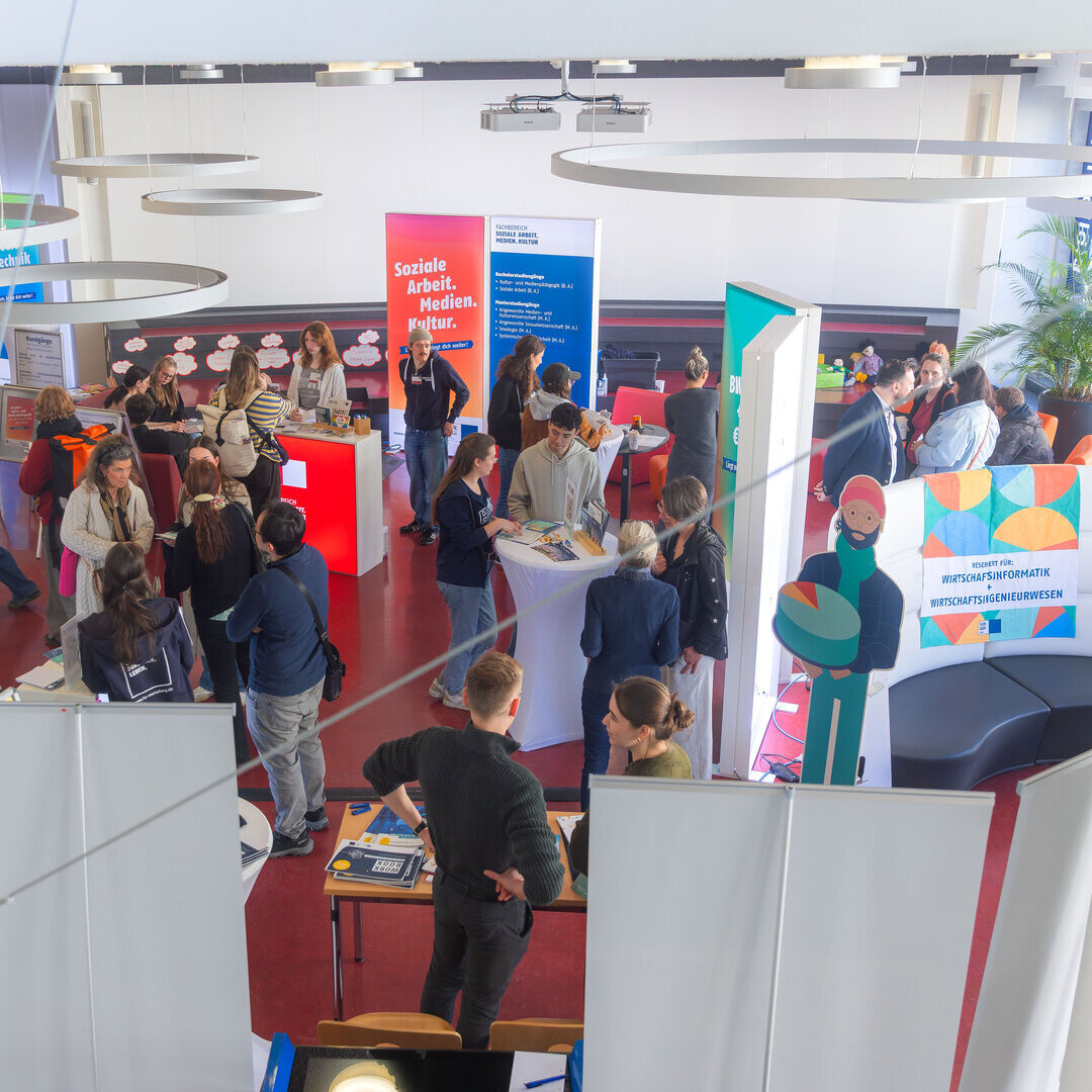 Gäste informieren sich zum Infotag 2026