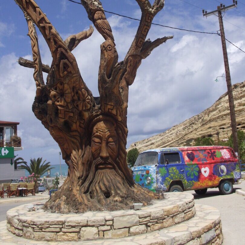 Strand mit Van in Matala auf Kreta